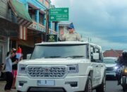 Presiden Republik Indonesia Prabowo Subianto saat melintas di Jalanan Kota Gorontalo. FOTO: Rendi/Hibata.id