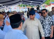 Presiden Prabowo Subianto menyiapkan 1.582 kapal ikan untuk nelayan Indonesia saat meresmikan Kampung Nelayan Merah Putih di Gorontalo. Foto: Randa/Hibata.id