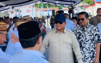 Presiden Prabowo Subianto menyiapkan 1.582 kapal ikan untuk nelayan Indonesia saat meresmikan Kampung Nelayan Merah Putih di Gorontalo. Foto: Randa/Hibata.id