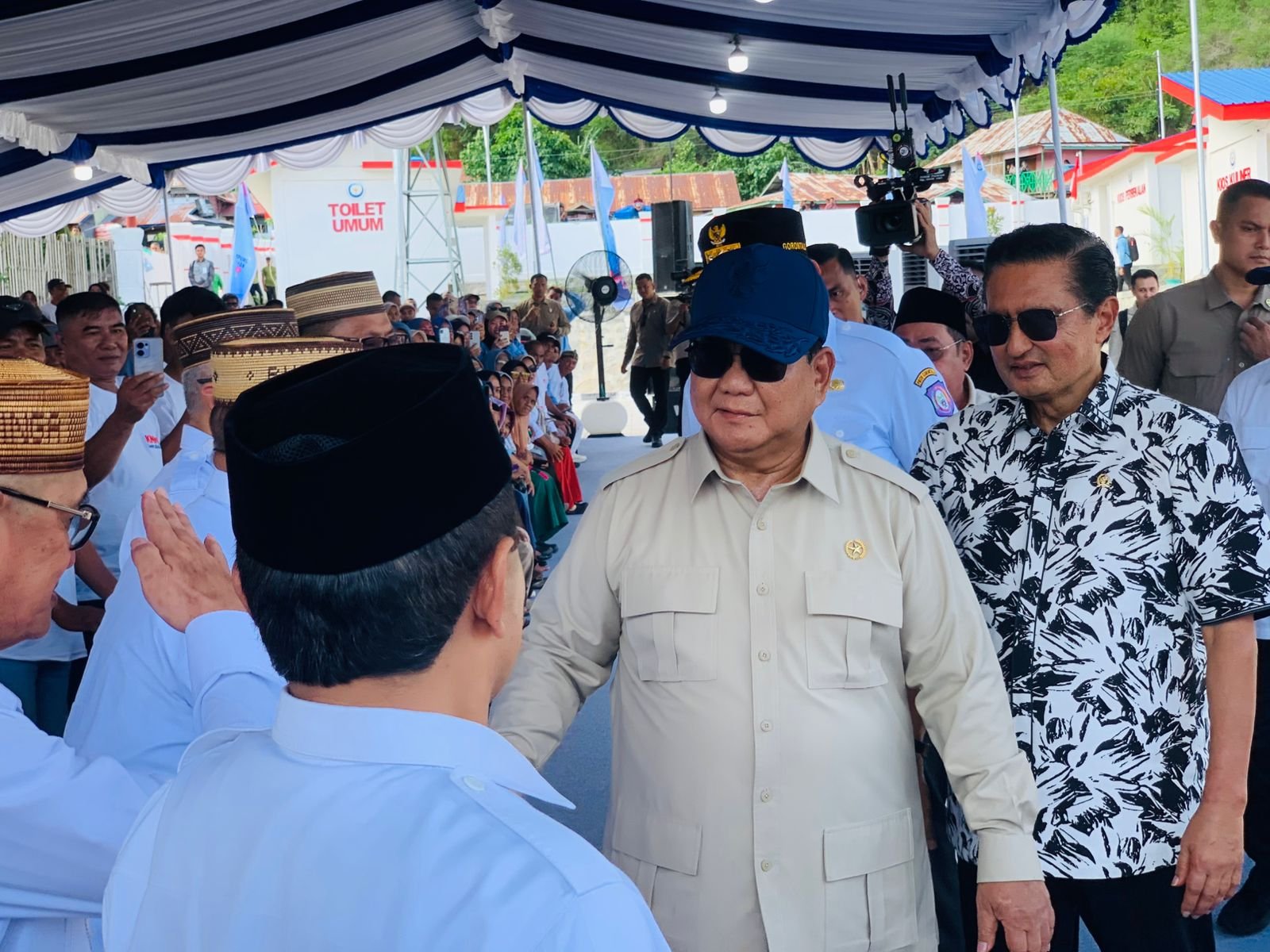 Presiden Prabowo Subianto menyiapkan 1.582 kapal ikan untuk nelayan Indonesia saat meresmikan Kampung Nelayan Merah Putih di Gorontalo. Foto: Randa/Hibata.id