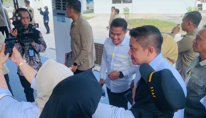 Presiden Datang, Tapi Emak-emak Gorontalo Malah Fokus Cari Letkol Teddy