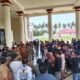 Massa penambang tradisional dan LSM Labrak menggelar aksi di Kantor Bupati Pohuwato, memprotes aktivitas tambang/Hibata.id