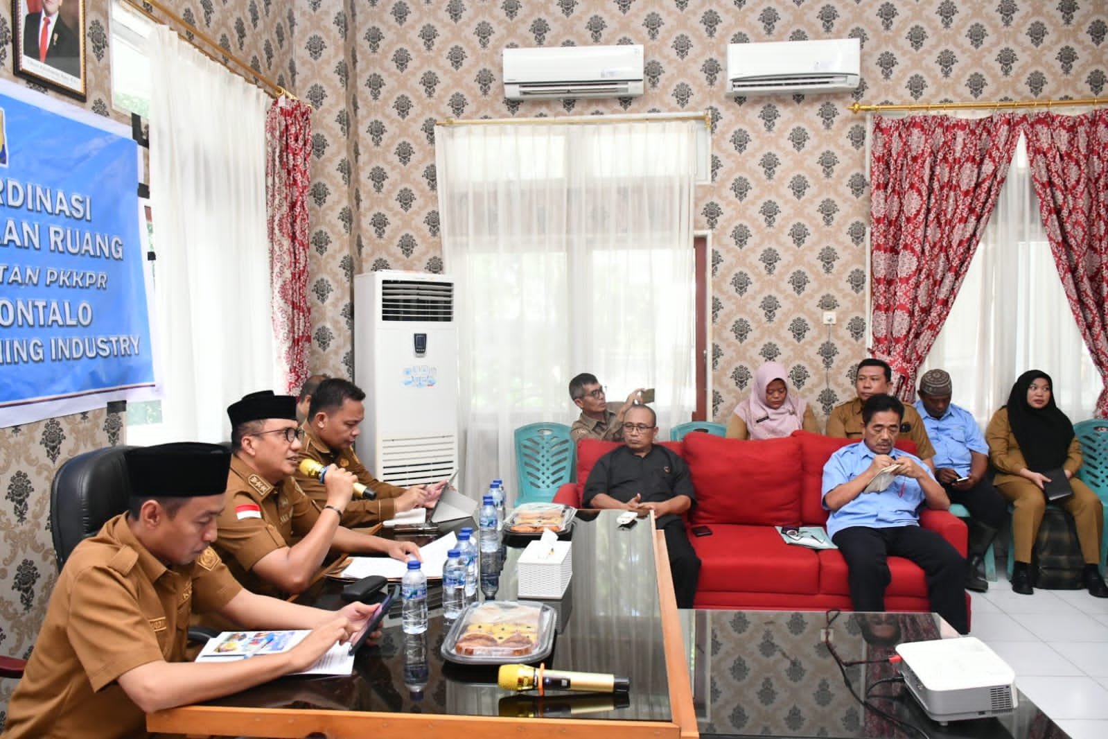 Wakil Bupati Boalemo, Lahmuddin Hambali membuka Rapat Koordinasi Forum Penataan Ruang terkait penerbitan PKKPR untuk PT Pabrik Gula dan PT Gorontalo Mining Industry/Hibata.id