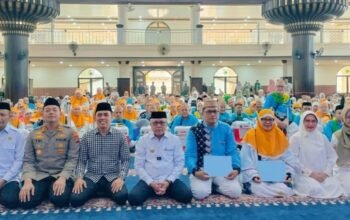 Bupati Gorontalo Sofyan Puhi melepas 161 jamaah calon haji (JCH) Kloter 30 asal Kabupaten Gorontalo/Hibata.id