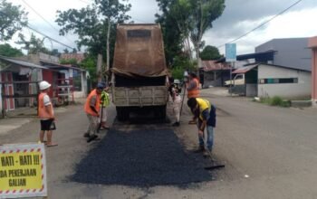 Dinas Pekerjaan Umum dan Penataan Ruang (PUPR) Kota Kotamobagu mulai melakukan penanganan ruas Jalan Zakaria Imban sepanjang 1,2 kilometer. (Foto: Istw)