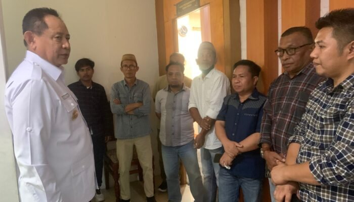 Peternak Ayam Broiler Mengeluh, Gubernur Gorontalo Justru Tak Punya Solusi