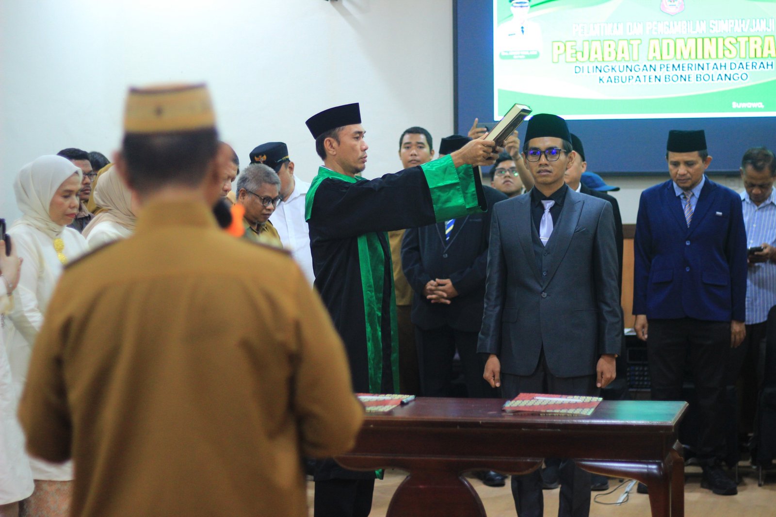 Frans Mitran Ajani resmi dilantik sebagai Direktur BUMD PT Bone Bolango. Pemkab Bone Bolango mendorong penguatan pengelolaan usaha daerah dan pelayanan publik/Hibata.id