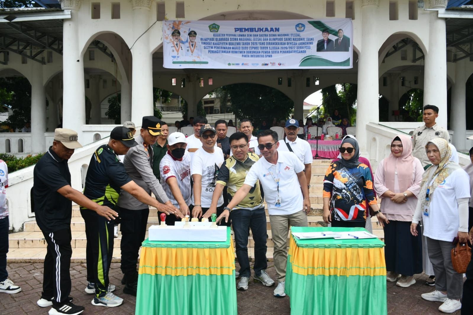 Wakil Bupati Boalemo Lahmuddin Hambali membuka FL3SN, O2SN, dan OSN 2026 tingkat Kabupaten Boalemo. Ia menekankan pendidikan karakter, integritas lomba, dan peluncuran SPMB 2026/2027/Hibata.id