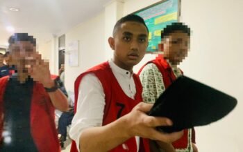 Disorot Kamera Wartawan, Terdakwa Amin Panik Cari “Papa” di PN Gorontalo