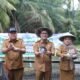 Wakil Wali Kota Rendy Virgiawan Mangkat menghadiri panen perdana program ketahanan pangan melalui unit usaha BUMDes Monompia bidang budidaya ikan air tawar di Desa Poyowa Kecil, Kecamatan Kotamobagu Selatan, Selasa, 19 Mei 2026. (Foto: Humas Pemkot Kotamobagu)