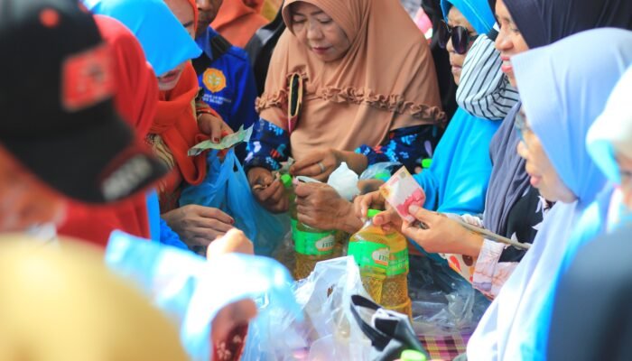 Begitu Dibuka, Pasar Murah Bone Bolango Langsung Ludes Diserbu Emak-Emak