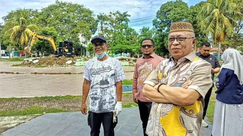 Pemerintah Kabupaten Gorontalo merevitalisasi kawasan Taman Menara Pakaya di Limboto menjelang PENAS KTNA XVII 2026. Proyek ini menghadirkan ruang publik modern tanpa membebani APBD/Hibata.id