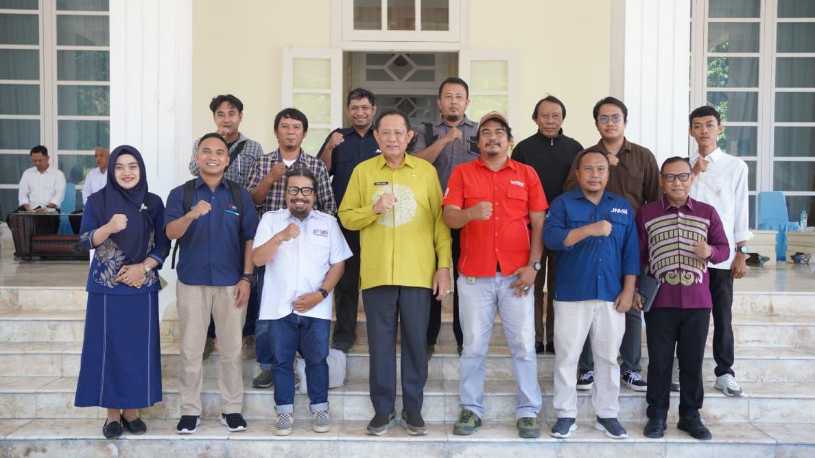 Gubernur Gorontalo Gusnar Ismail menyatakan dukungan penuh terhadap pelaksanaan Temu Jurnalis di Gorontalo. Kegiatan ini akan melibatkan pelajar dan mahasiswa untuk mengenal dunia jurnalistik/Hibata.id