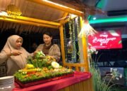 Pemotongan tumpeng dalam rangka perayaan anniversary pertama Resto Onato by Swiss 18 sebagai wujud syukur atas satu tahun perjalanan usaha bersama pelanggan dan masyarakat Gorontalo/Hibata.id