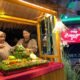 Pemotongan tumpeng dalam rangka perayaan anniversary pertama Resto Onato by Swiss 18 sebagai wujud syukur atas satu tahun perjalanan usaha bersama pelanggan dan masyarakat Gorontalo/Hibata.id