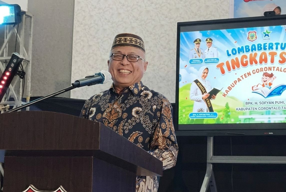Bupati Gorontalo Sofyan Puhi menekankan pentingnya literasi dan kepercayaan diri anak melalui Lomba Bertutur SD/MI se-Kabupaten Gorontalo sebagai bekal menghadapi masa depan/Hibata.id