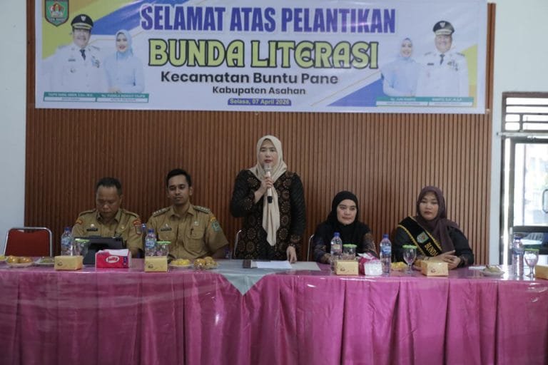 Bunda Literasi Kabupaten Asahan Ny. Yusnila Indriati Taufik menegaskan pentingnya budaya baca saat pelantikan Bunda Literasi Kecamatan Buntu Pane/Hibata.id