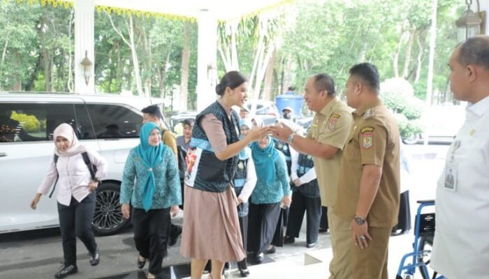 Kahiyang Ayu Pimpin Bakti Sosial HKG PKK Sumut di Asahan