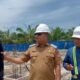 Wakil Bupati Asahan Rianto meninjau langsung progres pembangunan Kampung Nelayan Merah Putih/Hibata.id