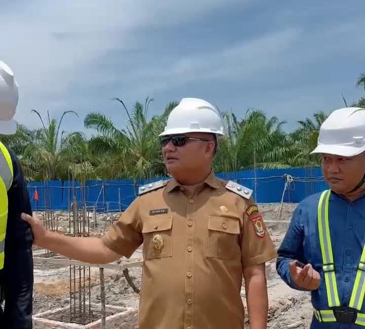 Wakil Bupati Asahan Rianto meninjau langsung progres pembangunan Kampung Nelayan Merah Putih/Hibata.id