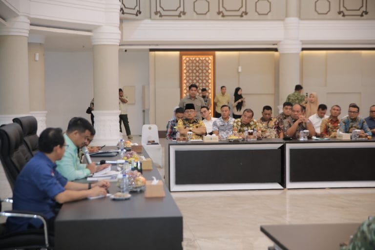 Pencabutan 13 izin Perizinan Berusaha Pemanfaatan Hutan (PBPH) di Sumatera Utara memunculkan kekhawatiran konflik sosial. Bupati Asahan meminta pemerintah daerah dilibatkan dalam pengelolaan lahan pasca-pencabutan/Hibata.id