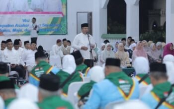 Bupati Asahan Taufik Zainal Abidin melepas 241 calon haji Kloter 7 asal Kabupaten Asahan. Total jamaah haji Asahan tahun 2026 mencapai 247 orang/Hibata.id