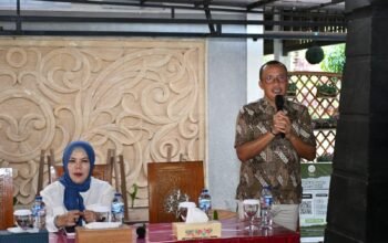 Warga Botumoito Terima Bantuan Sembako, Wabup Boalemo Beri Apresiasi