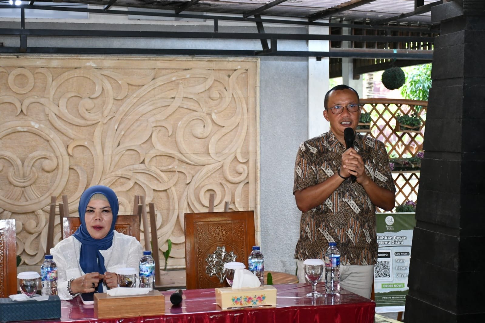 Wakil Bupati Boalemo Lahmuddin Hambali mengapresiasi bantuan 200 paket sembako dari Wakil Gubernur Gorontalo Idah Syahidah Rusli Habibie dan Rusli Habibie untuk warga Kecamatan Botumoito/Hibata.id