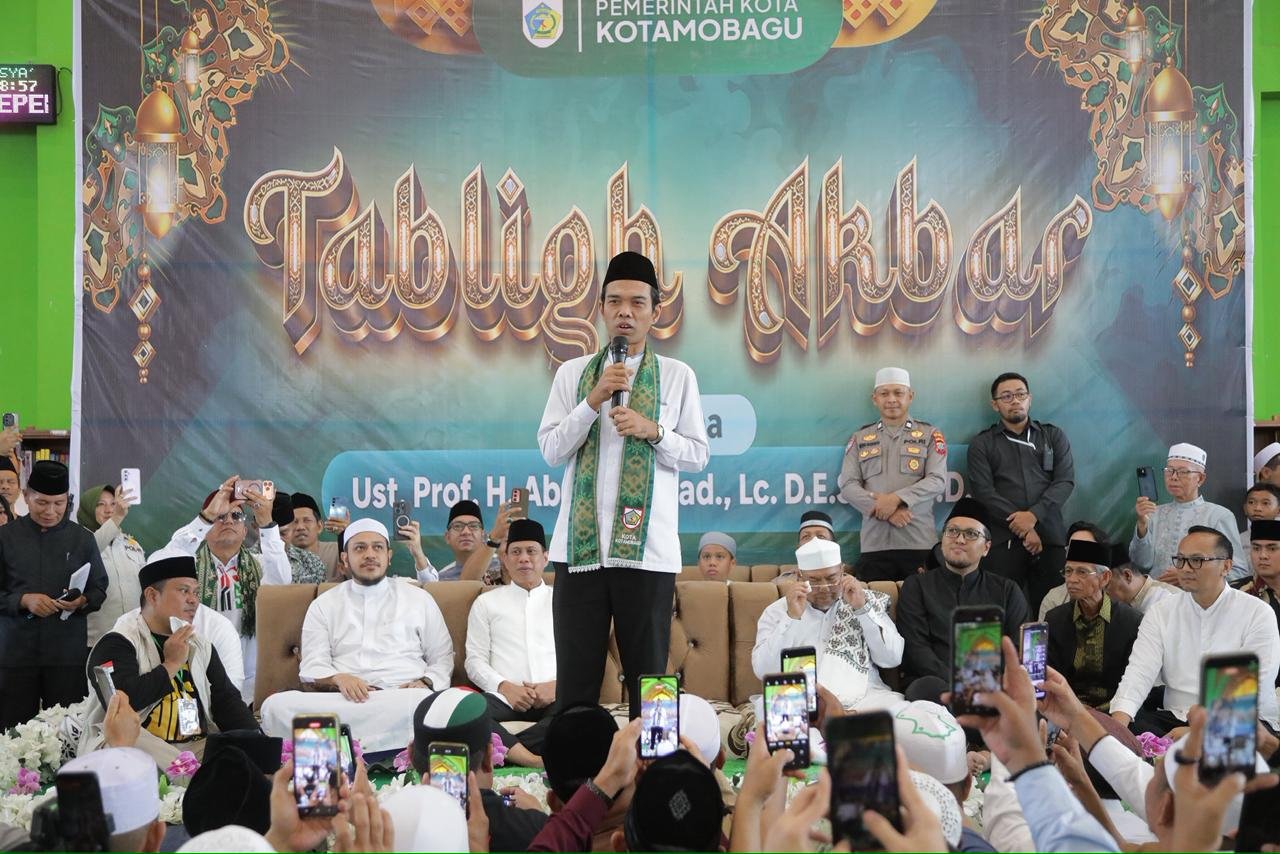 Ustadz Abdul Somad mengahdiri Tabligh Akbar di Kotamobagu. (Foto: Humas Pemkot Kotamobagu)