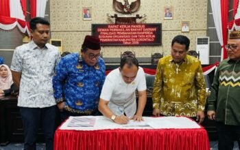 Pemerintah Kabupaten Gorontalo bersama DPRD Kabupaten Gorontalo akhirnya menuntaskan pembahasan perubahan Struktur Organisasi dan Tata Kerja (SOTK)/Hibata.id