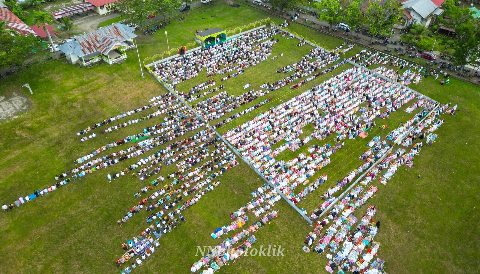 Ribuan warga Kecamatan Bintauna, Kabupaten Bolaang Mongondow Utara, memadati Lapangan Inomasa untuk menunaikan Shalat Idul Adha 1447 Hijriah/Hibata.id