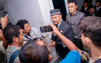 Pemkab Buton Tengah menyiapkan Peraturan Bupati yang mengatur syarat baru bagi calon kepala desa, kepala lingkungan, hingga pejabat daerah. Salah satunya wajib mampu membaca Al-Qur’an dan menjadi imam bagi Muslim/Hibata.id