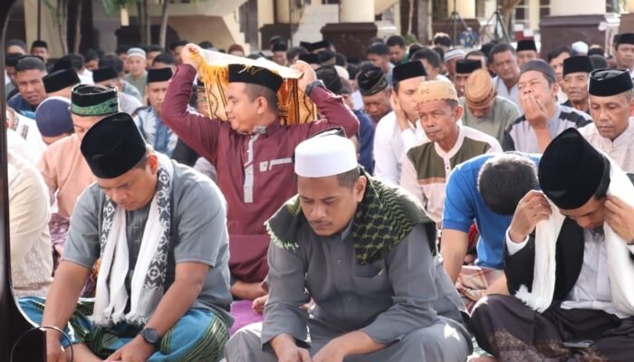Ratusan Warga Pohuwato Ikuti Shalat Idul Adha 1447 Hijriah di Halaman Polres