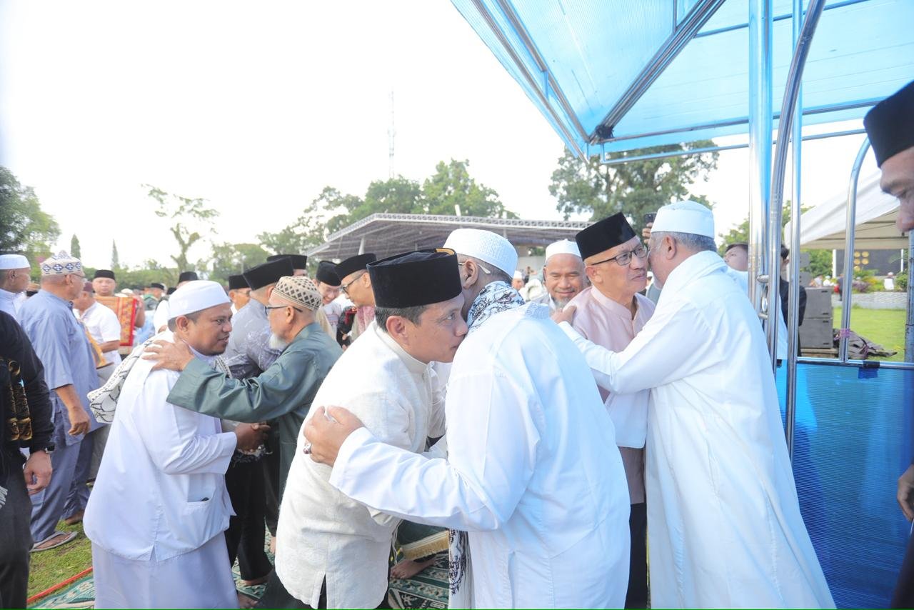 Wali Kota Kotamobagu, Weny Gaib, bersama Wakil Wali Kota Kotamobagu, Rendy Virgiawan Mangkat, menyampaikan ucapan Selamat Hari Raya Idul Adha 1447 Hijriah. (Foto: Humas Pemkot Kotamobagu)