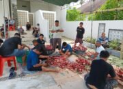 Keluarga Besar Andi Ilham Kurbankan Tiga Sapi di Masjid Baitul Ar-Rasyid