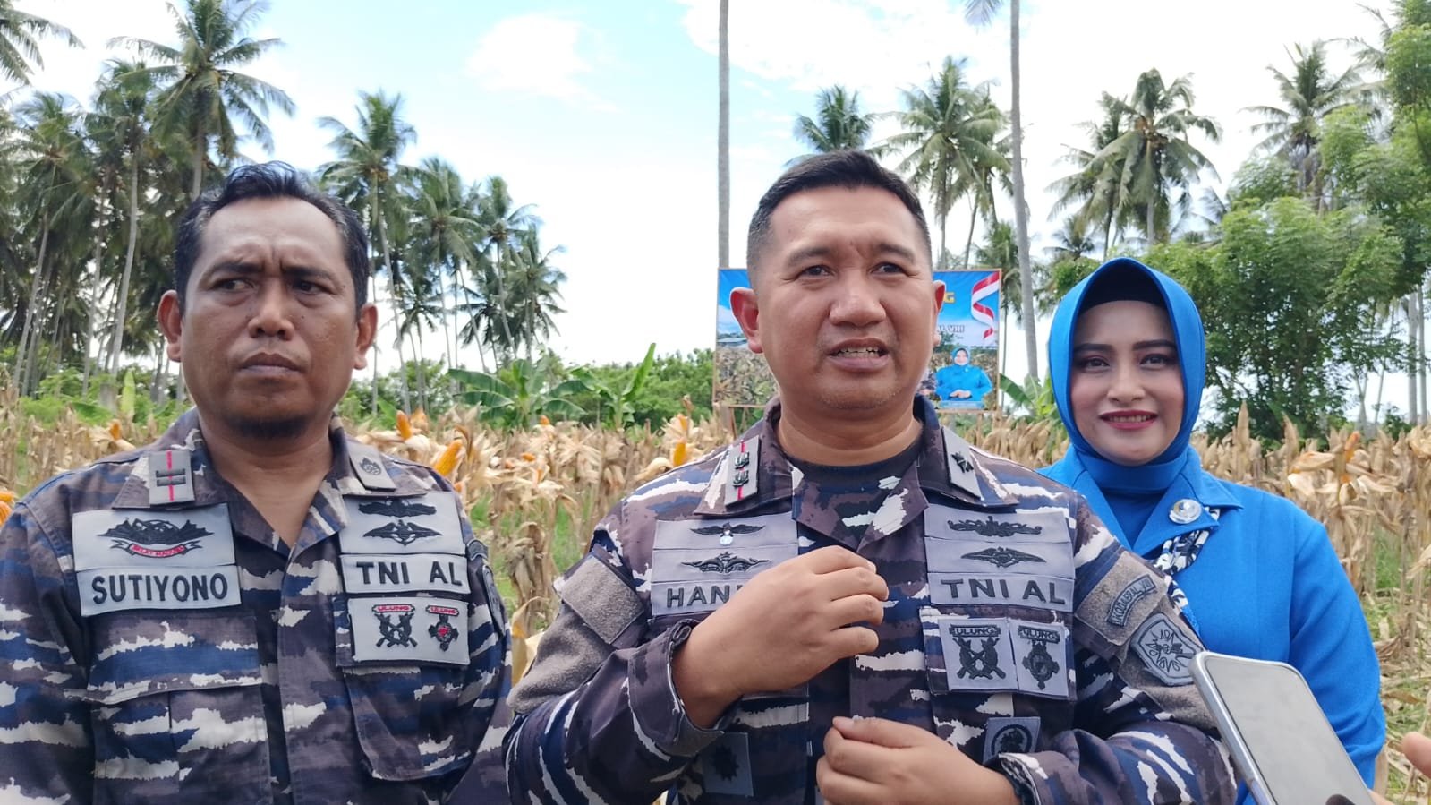 Lanal Gorontalo dan Posal Pohuwato menggelar panen raya jagung perdana di Desa Teratai, Marisa, Kabupaten Pohuwato/Hibata.id