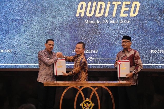 Pemerintah Kota Kotamobagu saat mendapatkan peringkat pertama se-Provinsi Sulawesi Utara dalam capaian Tindak Lanjut Hasil Pemeriksaan (TLHP) Badan Pemeriksa Keuangan (BPK). (Foto: Humas Pemkot Kotamobagu)