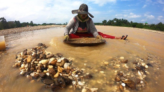 Penambang Tradisional (Dok.Detikcom)/Hibata.id