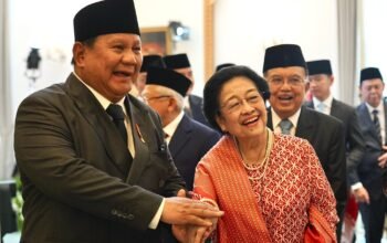 Waketum PAN Saleh Daulay menilai momen Prabowo Subianto dan Megawati Soekarnoputri bergandengan tangan usai Upacara Hari Lahir Pancasila sebagai simbol persatuan dan kebersamaan politik nasional/Hibata.id