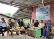 Wakil Ketua DPRD Provinsi Gorontalo, La Ode Haimuddin, bersama Panitia Khusus (Pansus) Ranperda PDRD DPRD Provinsi Gorontalo berdialog dengan pengurus Koperasi Cahaya Sinergi Dengilo dan masyarakat saat kunjungan kerja di Kabupaten Pohuwato guna menyerap aspirasi terkait iuran pertambangan, perizinan, dan penataan sektor pertambangan/Hibata.id