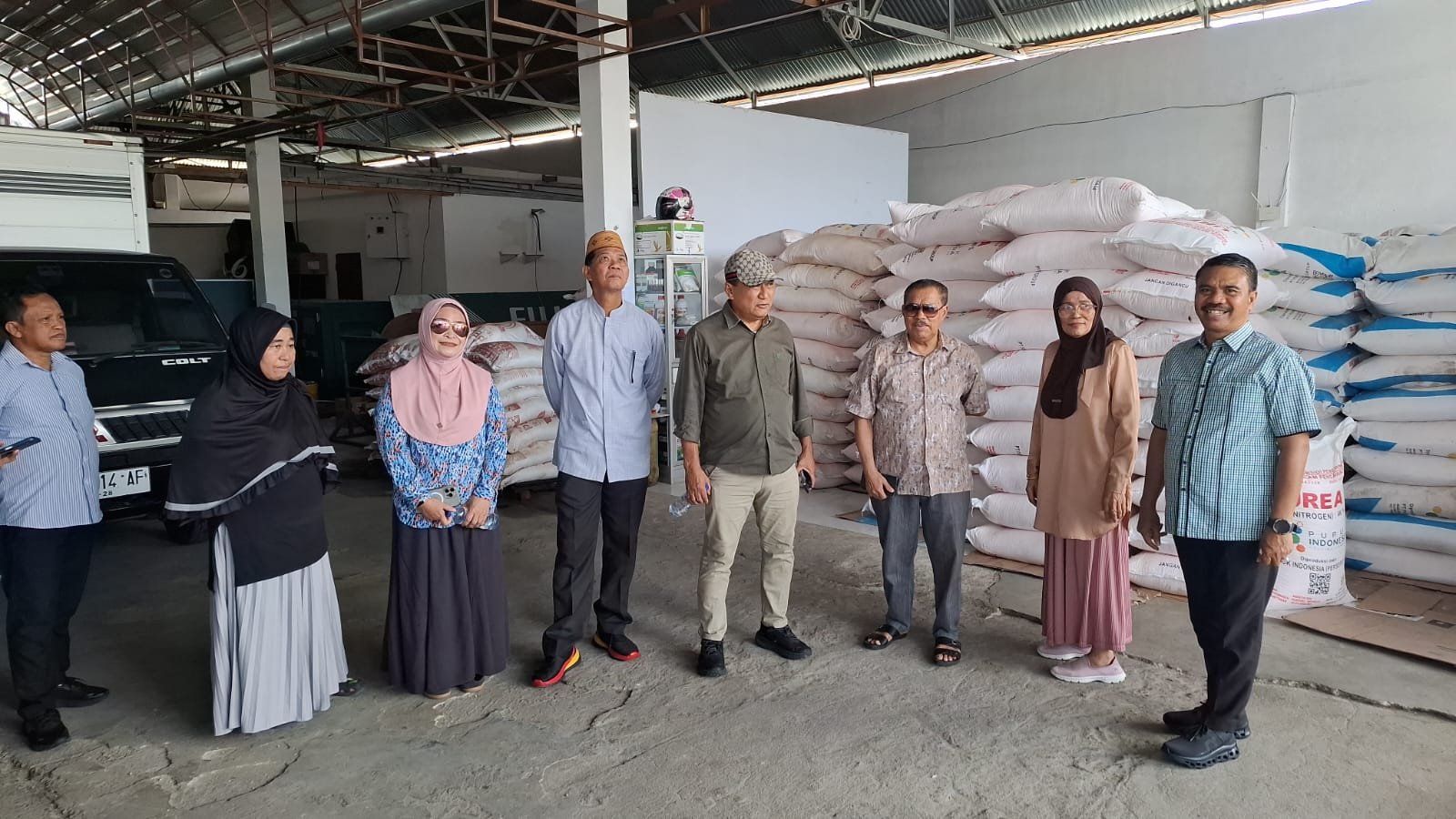 DPRD Provinsi Gorontalo memastikan stok pupuk bersubsidi di Bone Bolango masih aman setelah melakukan inspeksi ke distributor di Kecamatan Kabila/Hibata.id
