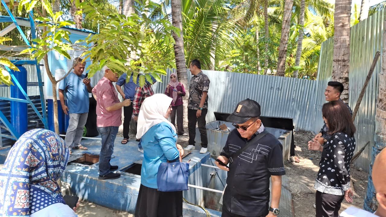 nggota Komisi I DPRD Provinsi Gorontalo saat meninjau Instalasi Pengolahan Air Limbah (IPAL) di SPPG Desa Tihu, Kecamatan Bone Pantai, Kabupaten Bone Bolango, Jumat (19/6/2026)/Hibata.id