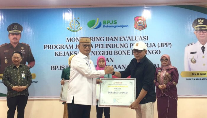 Desa Botutonuo Raih Penghargaan Terbaik I Program BPJS Ketenagakerjaan