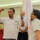 Ketua SMSI Gorontalo, Irwanto Achmad, menyerahkan bendera pataka sebagai simbol amanah dan tanggung jawab kepada pengurus SMSI kabupaten dan kota se-Gorontalo pada Musda II SMSI Gorontalo di Hotel Fox Gorontalo, Sabtu (13/6/2026)/Hibata.id