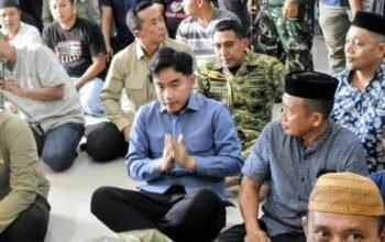 Wapres Gibran Rakabuming Raka melaksanakan Salat Jumat bersama warga di Kabupaten Gorontalo, menyapa jamaah dan membagikan bantuan menjelang pembukaan PENAS KTNA XVII Tahun 2026/Hibata.id