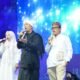 Kepala Bank Indonesia Perwakilan Gorontalo bersama Wakil Gubernur Gorontalo dan jajaran pemerintah daerah bernyanyi bersama artis religi Opick pada malam penutupan Pekan Ekonomi Syariah Gorontalo dan Sinergi Akselerasi Digitalisasi Gorontalo (PESONA-SERLIGO) 2026 di Taman Budaya Limboto, Kabupaten Gorontalo, Senin (22/6/2026).