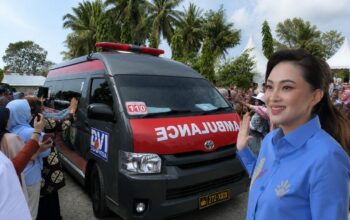 Gubernur Maluku Utara Sherly Tjoanda Laos justru harus meninggalkan lokasi Pekan Nasional (PENAS) Petani dan Nelayan XVII di Gorontalo menggunakan ambulans/Hibata.id