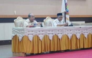Wali Kota Gorontalo Adhan Dambea saat saat rapat koordinasi bersama pengurus LPM dari sejumlah kelurahan dan kecamatan di Bandhayo Lo Yiladia (BLY), Rabu (3/6/2026). (Foto: Humas Pemkot Gorontalo)