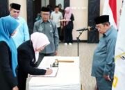 Wali Kota Gorontalo, Adhan Dambea saat melantik melantik 66 pejabat administrator dan pengawas di lingkungan Pemerintah Kota Gorontalo, Jumat, 5 Juni 2026. (Foto: Humas Pemkot Gorontalo)