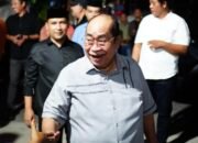 Wali Kota Gorontalo, Adhan Dambea saat saat menghadiri silaturahmi antara Pemerintah Kota Gorontalo dan warga Kelurahan Liluwo, Kecamatan Kota Tengah, Jumat malam, 5 Juni 2026. (Foto: Humas Pemkot Gorontalo)